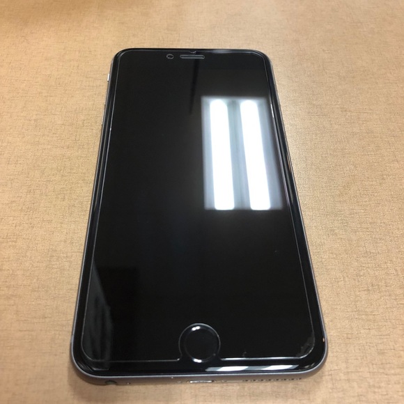 IPhone 6s Plus with charger and cases - Picture 4 of 8